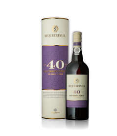 equeirinha 40 years old Tawny